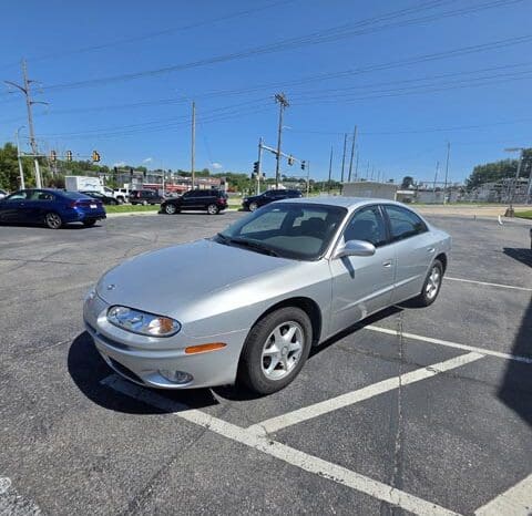 2001 Oldsmobile Aurora V6 Sedan 4D full